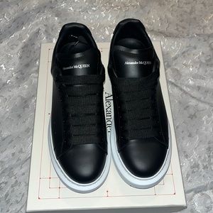 Like new Alexander Mcqueen